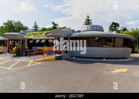 Flying Saucer altmodisches Hamburger- und französisches Bratrestaurant. Niagara Falls, Ontario, Kanada Stockfoto