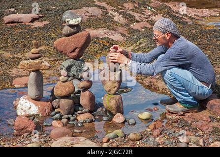 Steinstapeleuropameisterschaft Tag 1. 9.. Juli 2022. Eye Cave Beach, Dunbar, East Lothian, artiistischer Wettbewerb. Kredit: Arch White/alamy Live Nachrichten Stockfoto