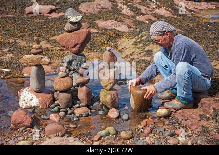 Steinstapeleuropameisterschaft Tag 1. 9.. Juli 2022. Eye Cave Beach, Dunbar, East Lothian, artiistischer Wettbewerb. Kredit: Arch White/alamy Live Nachrichten Stockfoto