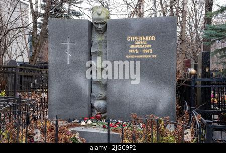 27. November 2021, Moskau, Russland. Denkmal am Grab des sowjetischen Fußballers Eduard Strelzow auf dem Wagankowski Friedhof in Moskau. Stockfoto