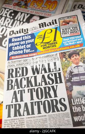 Daily Mail Zeitung Schlagzeile Titelseite Führung Rennen 'Rote Mauer Gegenreaktion bei Tory Verrätern' am 9. Juli 2022 in London Großbritannien Stockfoto