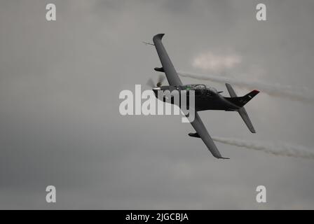 Eskişehir, Türkiye – 26. Juni 2022: Das Turboprop-Triebwerk Hürkuş hat einen Demonstrationsflug im THK İnönü Aviation Center durchgeführt. Stockfoto