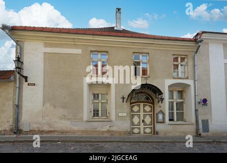 Tallinn, Estland. Juli 2022. Die Außenansicht der schwedischen St. Michaels Kirche im Stadtzentrum Stockfoto