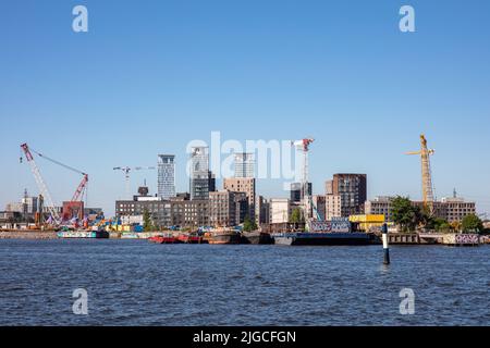Neues Wohnviertel Sompasaari am Meer mit Kalasatama-Hochhäusern in Helsinki, Finnland Stockfoto