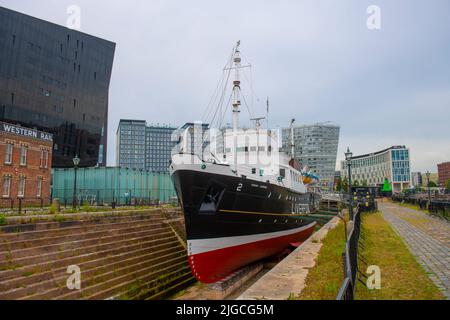 Der Liverpooler Pilot-Cutter MV Edmund Gardner dockte am Graving Dock in Maritime Mercantile City, Liverpool, England, Großbritannien an. Liverpool Maritime Mercantile Cit Stockfoto