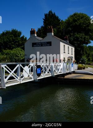 Junction Bridge House und Saul Junction auf dem Gloucester zum Sharpness-Kanal in Gloucestershire Stockfoto