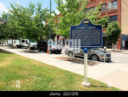 Lynching in America Plakette; Buncombe Community Remembrance Project, Teil des National Memorial for Peace and Justice der EQUAL Justice Initiative. Stockfoto