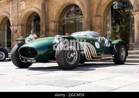 Oviedo, Spanien - 01. Juli 2022: Retro-Sportwagen Jaguar Ronart W152. Green vintage antike Automobil. Show in der Nähe des Reconquista Hotels. Stockfoto