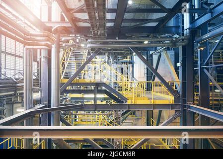 Industrielle Infrastruktur in einer Müllverbrennungsanlage. Stockfoto
