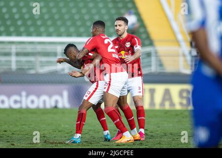 Braganca Paulista, Brasilien. 09.. Juli 2022. SP - Braganca Paulista - 07/09/2022 - BRASILIANISCHER A 2022, BRAGANTINO X AVAI - Artur Bragantino-Spieler diskutiert mit Spieler Aderlan während eines Spiels im Nabi Abi Chedid-Stadion für die brasilianische Meisterschaft A 2022. Foto: Diogo Reis/AGIF/Sipa USA Quelle: SIPA USA/Alamy Live News Stockfoto