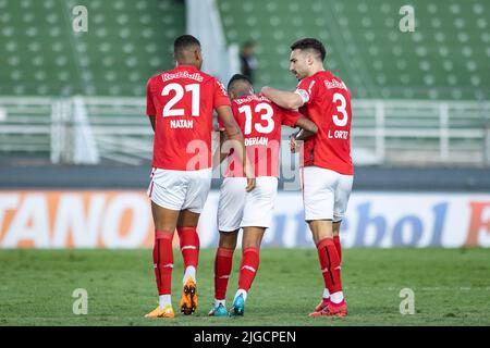 Braganca Paulista, Brasilien. 09.. Juli 2022. SP - Braganca Paulista - 07/09/2022 - BRASILIANISCHER A 2022, BRAGANTINO X AVAI - Artur Bragantino-Spieler diskutiert mit Spieler Aderlan während eines Spiels im Nabi Abi Chedid-Stadion für die brasilianische Meisterschaft A 2022. Foto: Diogo Reis/AGIF/Sipa USA Quelle: SIPA USA/Alamy Live News Stockfoto