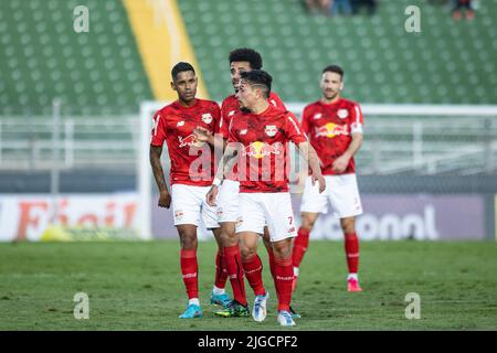 Braganca Paulista, Brasilien. 09.. Juli 2022. SP - Braganca Paulista - 07/09/2022 - BRASILIANISCHER A 2022, BRAGANTINO X AVAI - Artur Bragantino-Spieler diskutiert mit Spieler Aderlan während eines Spiels im Nabi Abi Chedid-Stadion für die brasilianische Meisterschaft A 2022. Foto: Diogo Reis/AGIF/Sipa USA Quelle: SIPA USA/Alamy Live News Stockfoto