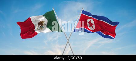 Zwei gekreuzte Fahnen Nordkoreas und mexikos winken im Wind bei bewölktem Himmel. Konzept der Beziehung, des Dialogs, des Reisens zwischen zwei Ländern. 3D illustrat Stockfoto
