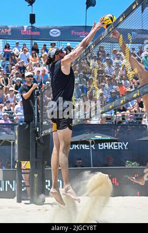 Hermosa Beach, Kalifornien, USA. 08.. Juli 2022. Jake Dietrich während des Tages eines der AVP Hermosa Beach Open am Hermosa Beach Pier in Hermosa Beach, Kalifornien. Justin Fine/CSM/Alamy Live News Stockfoto