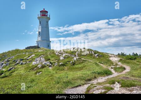 Louisbourg Lighthouse befindet sich auf Cape Breton Island und ist der vierte Leuchtturm einer Reihe von Leuchttürmen, die auf dem Gelände gebaut wurden. Der erste Leuchtturm, der 1734 erbaut wurde Stockfoto