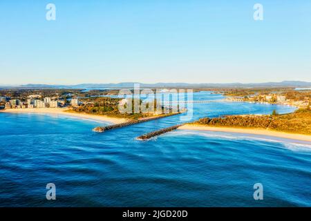 Forster Küstenstadt in Australien am Delta des Coolongolook Flusses vom Wallis See. Stockfoto