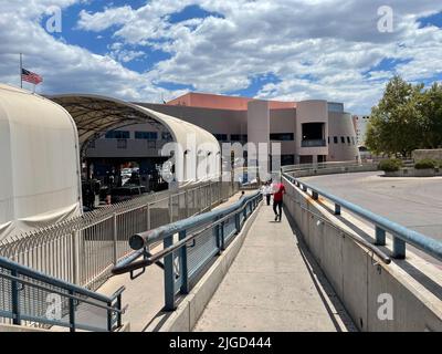 AN der GRENZE ZWISCHEN DEN USA und Mexiko in Nogales, Arizona. Stockfoto