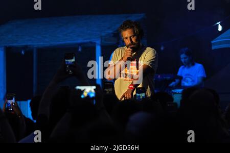 Vercelli, Italien. 9.. Juli 2022. Konzert des italienischen Sängers Tommaso Paradiso für seine „Tommy Summer Tour 2022“ Stockfoto