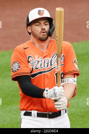 Baltimore, USA. 09.. Juli 2022. BALTIMORE, MD - JULI 09: Baltimore Orioles ernannte Trey Mancini (16) während eines MLB-Spiels zwischen den Baltimore Orioles und den Los Angeles Angels am 09. Juli 2022 im Orioles Park in Camden Yards in Baltimore, Maryland, zum Hitter. (Foto von Tony Quinn/SipaUSA) Quelle: SIPA USA/Alamy Live News Stockfoto