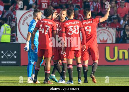 Toronto, Ontario, Kanada. 9.. Juli 2022. Spieler des FC Toronto huddeln vor dem MLS-Spiel zwischen dem FC Toronto und den Erdbeben von San Jose im BMO-Feld in Toronto (Bildquelle: © Angel Marchini/ZUMA Press Wire) Bildquelle: ZUMA Press, Inc./Alamy Live News Stockfoto