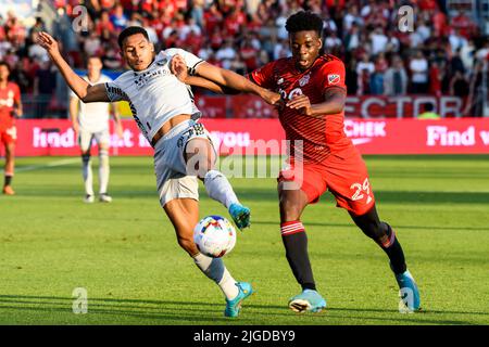 Toronto, Ontario, Kanada. 9.. Juli 2022. Deandre Kerr (29) und Marcos Lopez (27) in Aktion während des MLS-Spiels zwischen dem FC Toronto und den Erdbeben von San Jose auf dem BMO-Feld in Toronto. Das Spiel endete 2-2 (Bild: © Angel Marchini/ZUMA Press Wire) Quelle: ZUMA Press, Inc./Alamy Live News Stockfoto