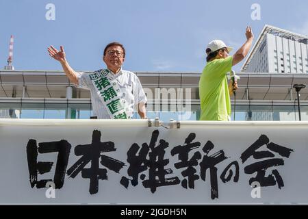 Tokio, Japan. 09.. Juli 2022. Der ehemalige Gouverneur von Tokio, Naoki Inose, wirbt bei den Wahlen zum Repräsentantenhaus 2022 am 11.. Juli als Kandidat für die Japan Innovation Party. Inose war von Dezember 2012 bis Dezember 2013 (die kürzeste Amtszeit in der Geschichte) Gouverneur von Tokio und trat inmitten von Finanzskandalen zurück. (Foto von Damon Coulter/SOPA Images/Sipa USA) Quelle: SIPA USA/Alamy Live News Stockfoto