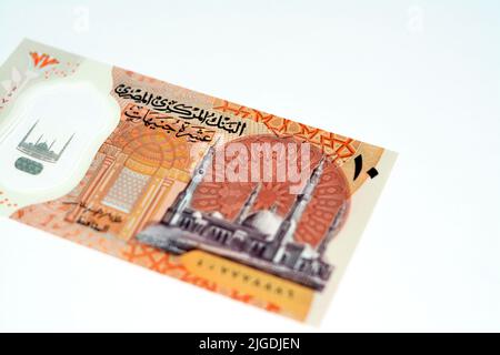 Selektiver Fokus der Vorderseite der neuen ersten ägyptischen 10 LE EGP zehn Pfund Kunststoff-Polymer-Banknote zeigt die große Moschee der Verwaltungshauptstadt Stockfoto