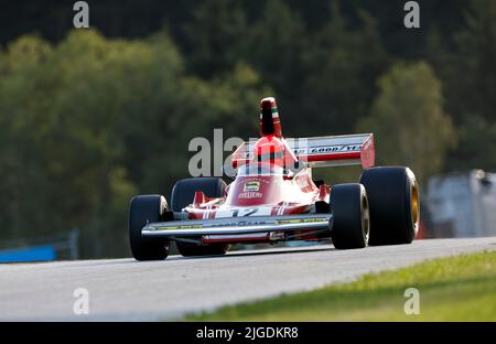 Mathias Lauda in einem Ferrari 312B3 von Niki Lauda, 1974 Aktion während der Formel 1 Rolex Grosser Preis von Osterreich 2022, 2022 großer Preis von Österreich, 11. Lauf der FIA Formel 1 Weltmeisterschaft 2022 vom 8. Bis 10. Juli 2022 auf dem Red Bull Ring, in Spielberg, Österreich - Foto DPPI Stockfoto