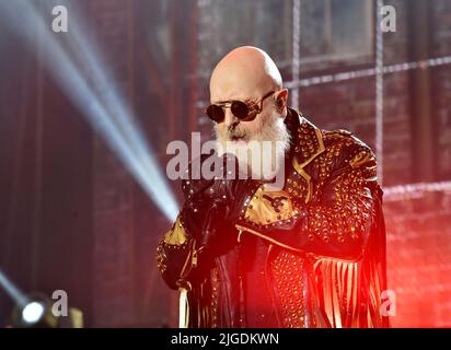 Vizovice, Tschechische Republik. 09.. Juli 2022. Sänger Rob Halford von der Musikband Judas Priest tritt am 9. Juli 2022 beim internationalen Metal-Festival Masters of Rock in Vizovice, Tschechien, auf. Kredit: Dalibor Gluck/CTK Foto/Alamy Live Nachrichten Stockfoto