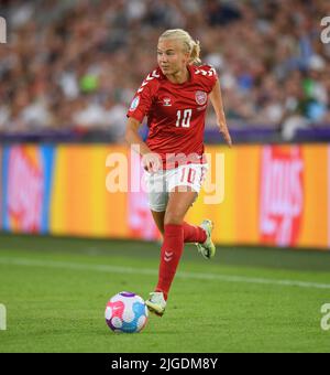 08 Jul 2022 - Deutschland gegen Dänemark - UEFA Women's Euro 2022 - Gruppe B - Brentford Community Stadium Denmark's Pernille Harder während des UEFA Women's Euro 2022 Spiels gegen Deutschland Bildnachweis: © Mark Pain / Alamy Live News Stockfoto