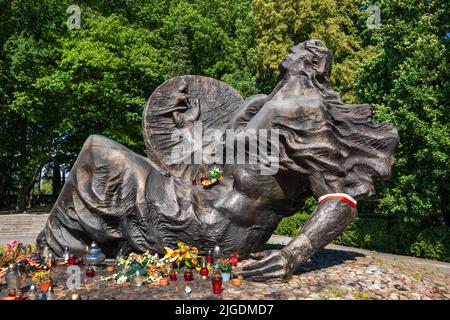 Denkmal für die Unbesiegbaren auf dem Warschauer Aufstandsfriedhof (polnisch: Cmentarz Powstańców Warszawy) in Warschau, Polen, zum Gedenken an die VI Stockfoto