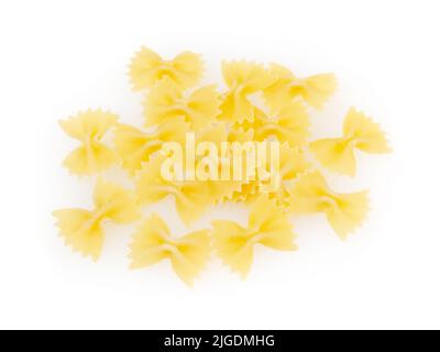 Bow Tie Pasta auf weißem Hintergrund mit Freistellungspfad isoliert Stockfoto