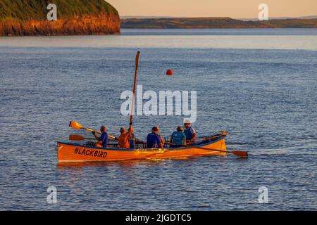 Gig kommt in den Slipway Stockfoto