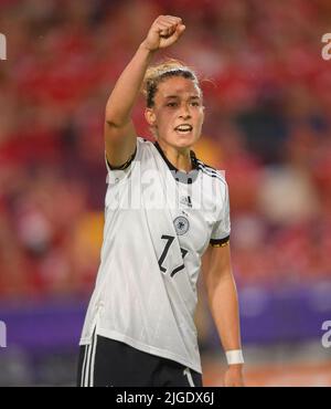 08 Jul 2022 - Deutschland gegen Dänemark - UEFA Women's Euro 2022 - Gruppe B - Brentford Community Stadium die deutsche Fußballmannschaft Felicitas Rauch während des UEFA Women's Euro 2022-Spiels gegen Dänemark Bildnachweis: © Mark Pain / Alamy Live News Stockfoto