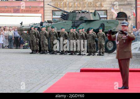 Breslau, Breslau, Polen. 9.. Juli 2022. In Breslau fand unter Beteiligung des stellvertretenden Premierministers Mariusz Blaszczak die feierliche Beförderung der Militärakademie der Leitern durch einen Offizier statt. (Bild: © Krzysztof Zatycki/ZUMA Press Wire) Stockfoto