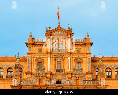 Dekoriert mit Azulejos Fassade im Palacio Espanol auf der Plaza de Espana (Spanien Platz) in Sevilla - Andalusien, Spanien Stockfoto