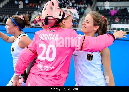 Hockey, Damen: WM, Deutschland - Südafrika, Crossover 7. SpieltagGermany gewann mit 1-0 und rückt ins Viertelfinale vor. Bild: Julia Sonntag (GK) feiert den Sieg mit... Stockfoto