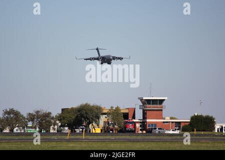 Die Royal Australian Air Force McDonnell Douglas C 17 Globemaster bei der Annäherung Stockfoto