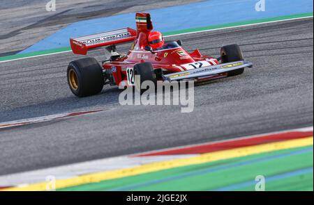 Mathias Lauda in einem Ferrari 312B3 von Niki Lauda, 1974 Aktion während der Formel 1 Rolex Grosser Preis von Osterreich 2022, 2022 großer Preis von Österreich, 11. Lauf der FIA Formel 1 Weltmeisterschaft 2022 vom 8. Bis 10. Juli 2022 auf dem Red Bull Ring, in Spielberg, Österreich - Foto: Dppi/DPPI/LiveMedia Stockfoto