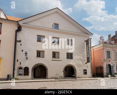 Tallinn, Estland. Juli 2022. Außenansicht des Theatrums im Stadtzentrum Stockfoto