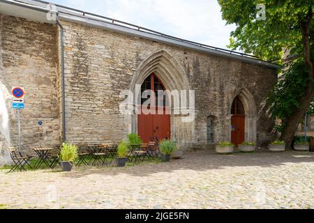 Tallinn, Estland. Juli 2022. Außenansicht der katholischen St. Katharinen-Kirche im Stadtzentrum Stockfoto
