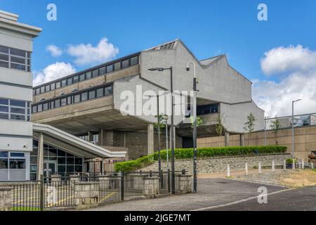 Ungewöhnliche NE-Erhebung des Cumbernauld Campus des New College Lanarkshire, ursprünglich Cumbernauld College. Von Gillespie Kidd & Coia Architects, 1978. Stockfoto