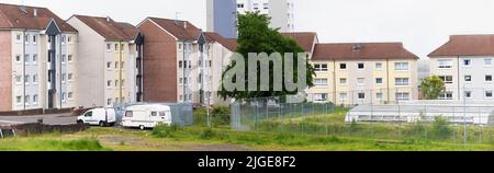 Greenock, Schottland, Großbritannien, 18. 2022. Juni, verkommen ratshäuser, die abgerissen werden sollen, um neue Häuser zu ersetzen Stockfoto