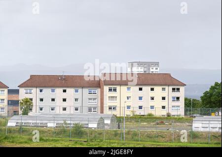 Greenock, Schottland, Großbritannien, 18. 2022. Juni, verkommen ratshäuser, die abgerissen werden sollen, um neue Häuser zu ersetzen Stockfoto