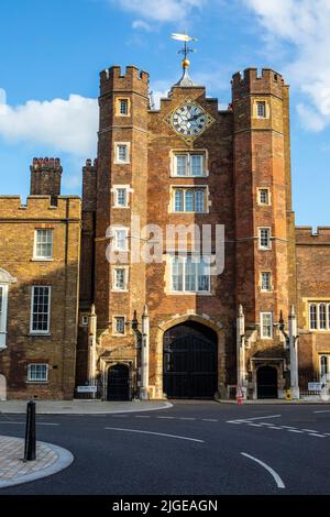 London, Großbritannien - 12. 2021. August: Der prächtige St. Jamess Palace im Zentrum von London, Großbritannien. Stockfoto