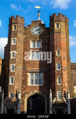 London, Großbritannien - 12. 2021. August: Der prächtige St. Jamess Palace im Zentrum von London, Großbritannien. Stockfoto