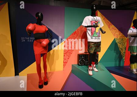 Afrofuturismus im Kostümdesign im Museum of Pop Art in Seattle. Stockfoto