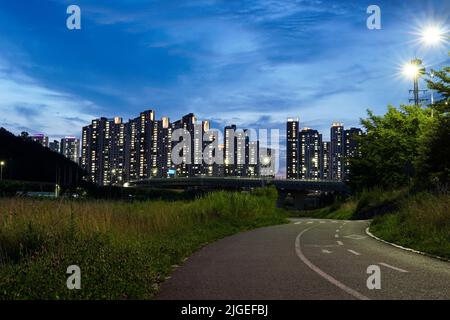 Nachtansicht der Stadt Anyang, Gyeonggi-do, Korea Stockfoto