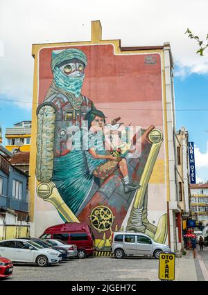 Wandbild 'Terror' oder Bambino von Pixel Pancho, 2013. Wandgemälde in Istanbul. Street Art, Wandgemälde im Kadiköy Viertel von Istanbul, Türkei Stockfoto