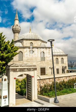 Shemsi-Pascha-Moschee ( Şemsi Ahmet Paşa Camii ) - osmanische Moschee aus dem 16.. Jahrhundert in Üsküdar, in Istanbul, Türkei. Gestaltet von Mimar Sinan Stockfoto